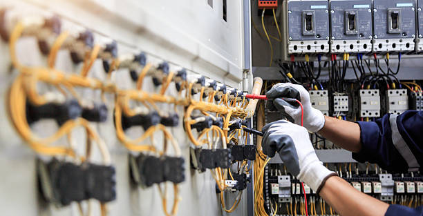Professional Electrician technician working in Toledo, OR